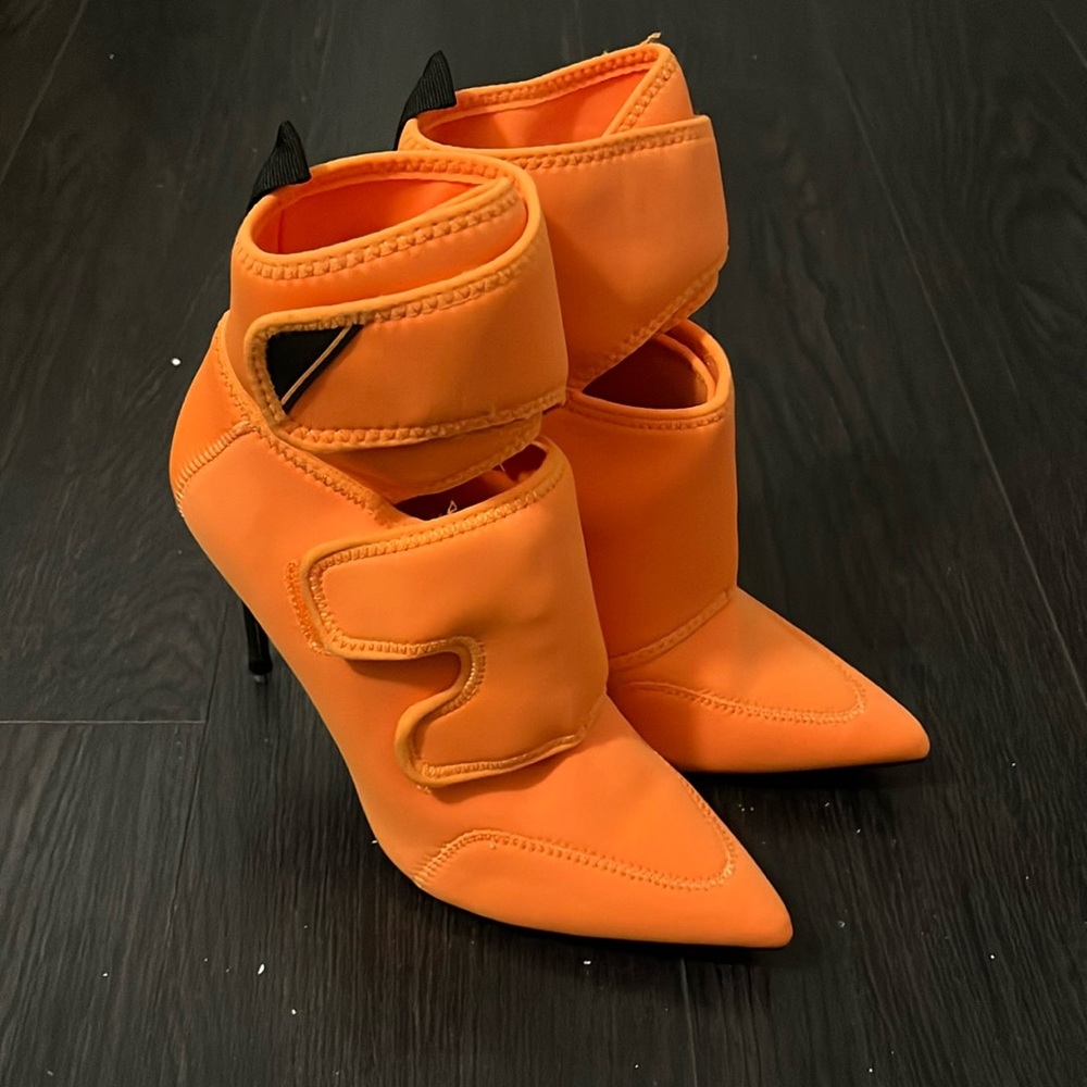 Orange ankle high heels bootie Steve Madden